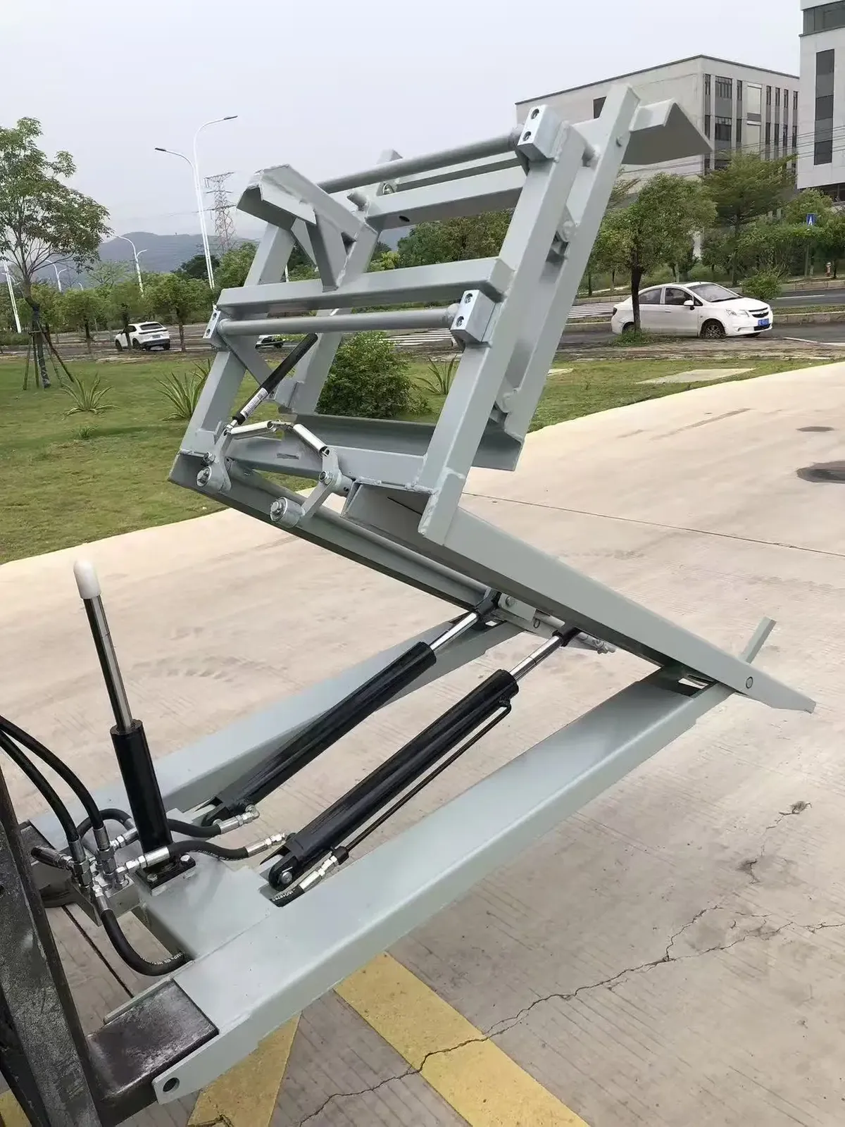 1TON Bin Tipper for Forklifts Designed for 1100mm-1200mm