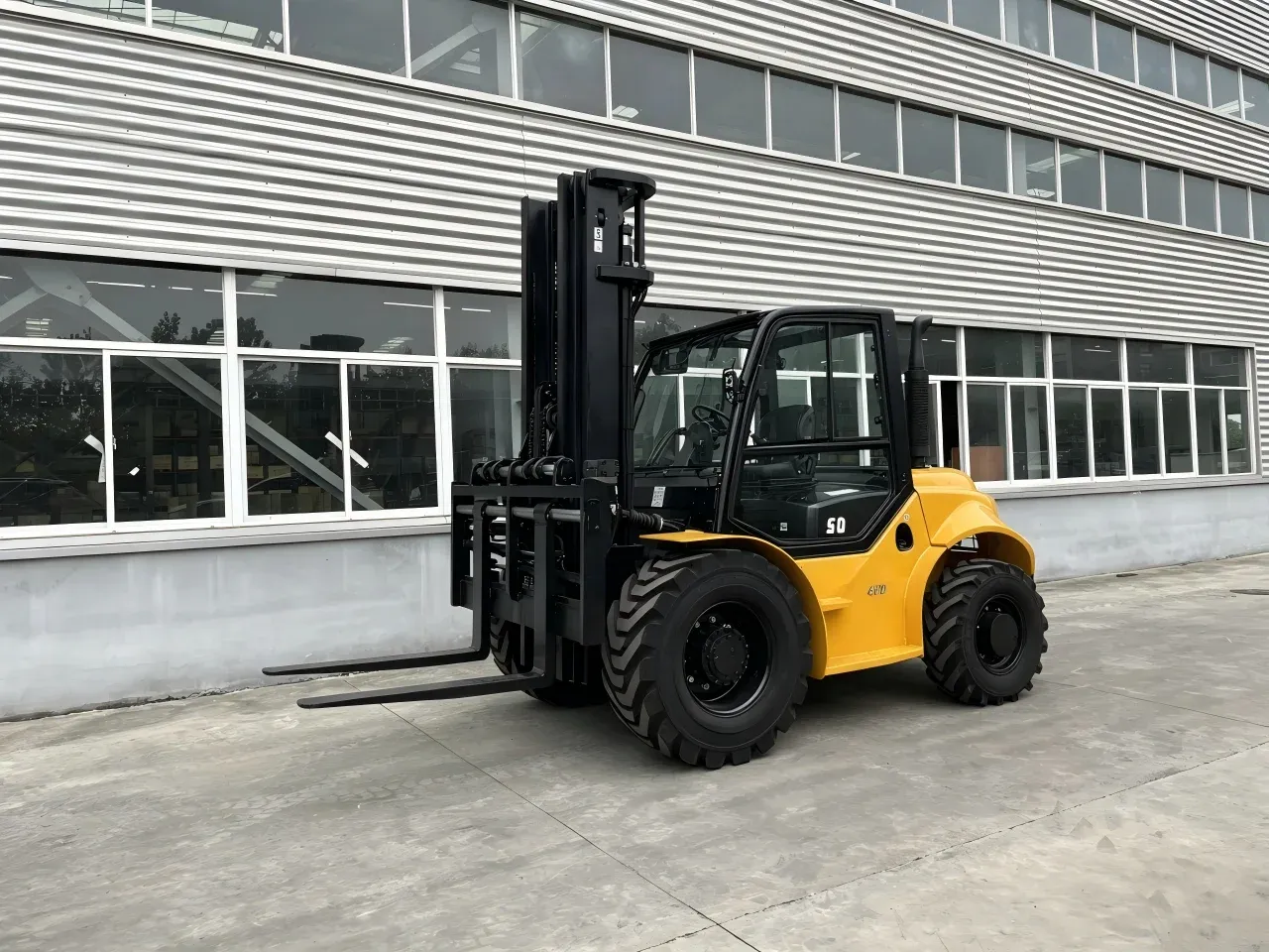 5.0 Ton Heavy-duty Diesel Rough Terrain Forklift 4X4
