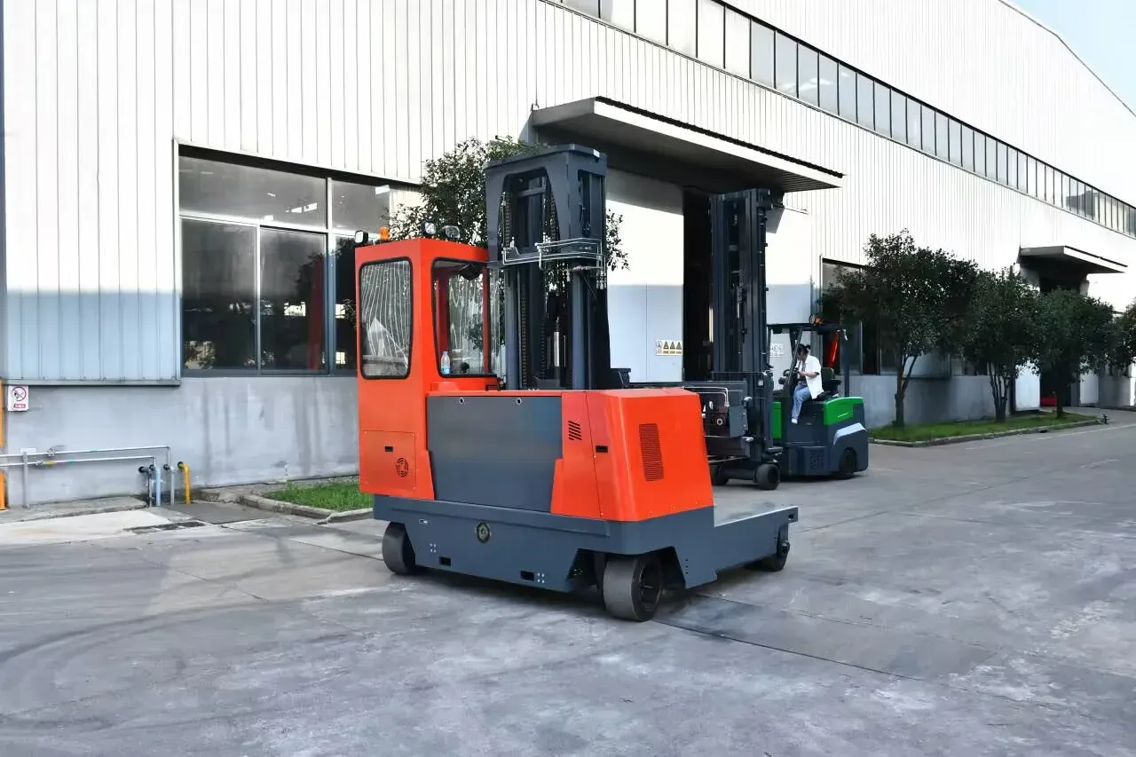 2.5 Ton Electric 4 Way Forklift 360 Degree Steering detail 3